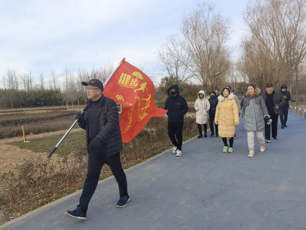 河南戶(hù)外廣告網(wǎng)絡(luò)傳媒有限公司舉辦健步迎新活動(dòng)